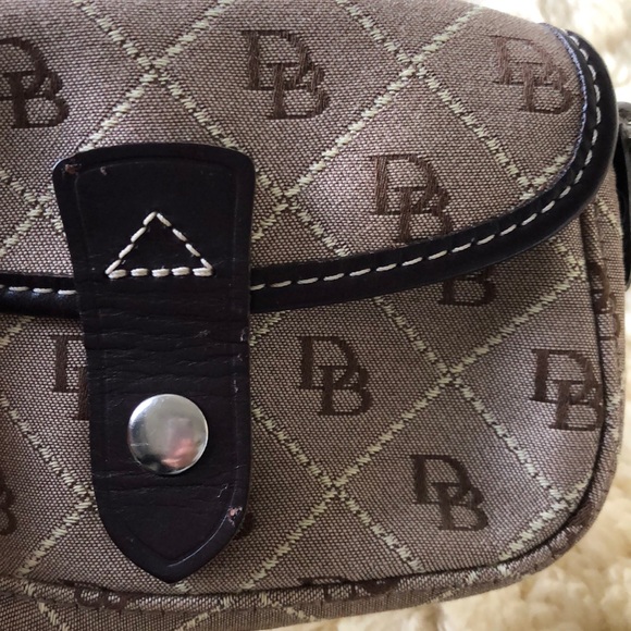 Dooney and Bourke wristlet - Picture 5 of 5